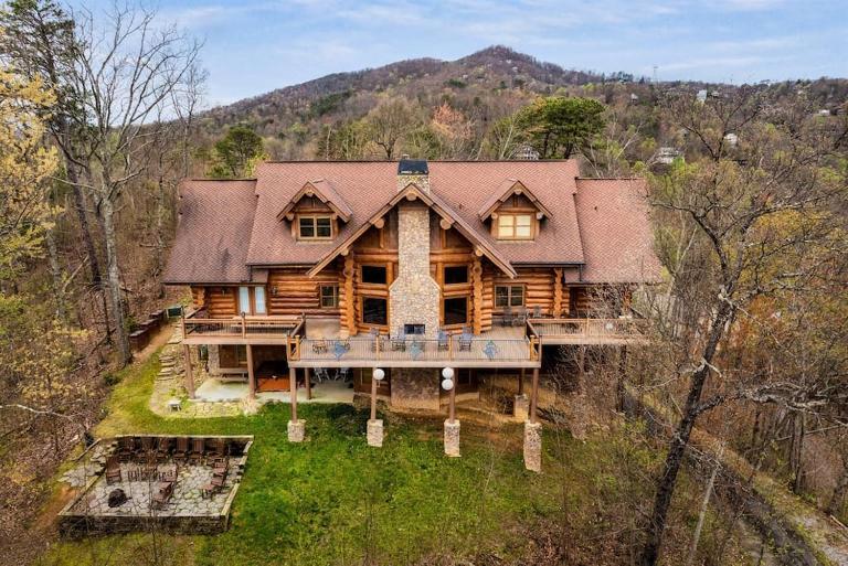 Bear Paw - 7 bed, 8ba, Sleeps 22, Location, Hot tub - Bed and Breakfast Gatlinburg