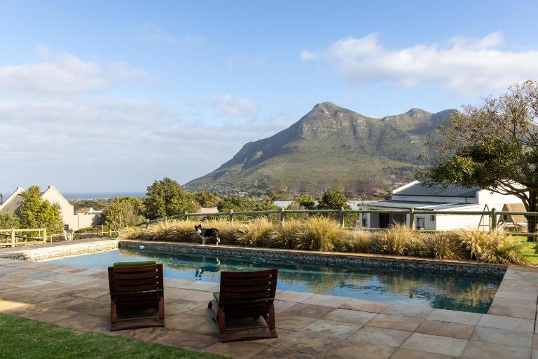 Serene, Thatched Apartment in Noordhoek, Cape Town - Ferienwohnung Kapstadt