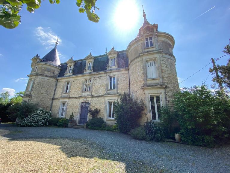 LE CHATEAU Ste MARIE - Bed and Breakfast Fors