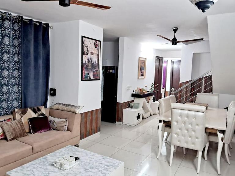 Soothing Skies Penthouse - B&B Zerakpur