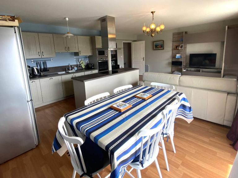 Appartement au calme avec WIFI, balcon, parking au centre de Perros-Guirec, à 500m des commerces - FR-1-368-420 - Ferienwohnung Perros-Guirec