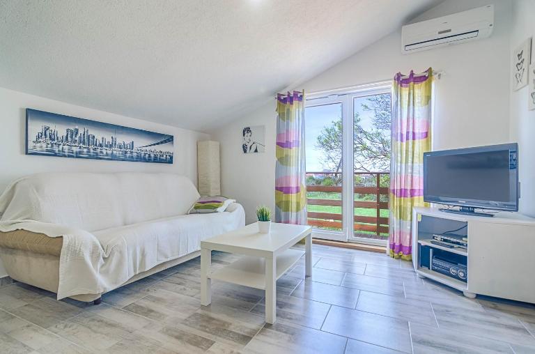 Fazana local family apartment - B&B Fasana