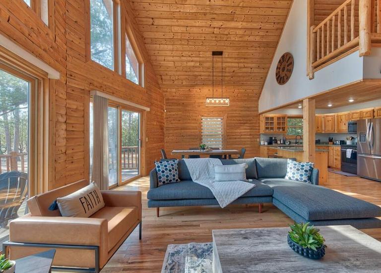 Charming & Cozy Chalet; Minutes to Shanty Creek! - B&B Mancelona