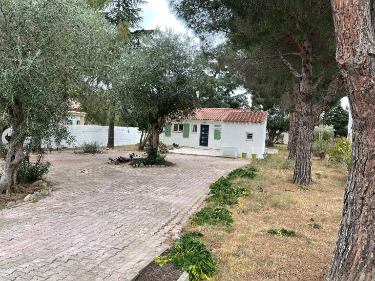 Maison plain pied au calme sur parcelle arborée - B&B Argeles