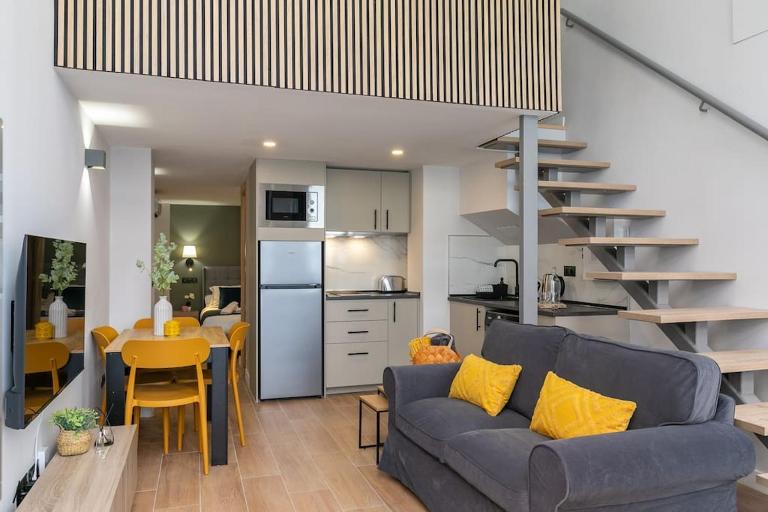 Nice new duplex in front of Palacio VistaAlegre - B&B Madrid
