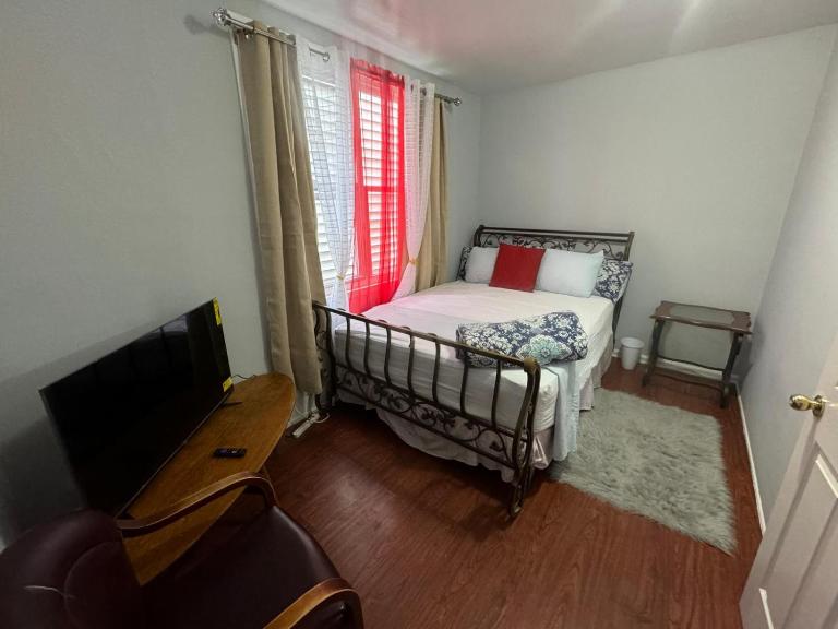 Group Getaway of West New York - Bed and Breakfast West New York
