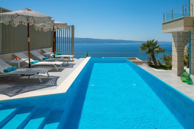 Casa GENI-heated pool, 3 bedrooms, sea views - B&B Omiš