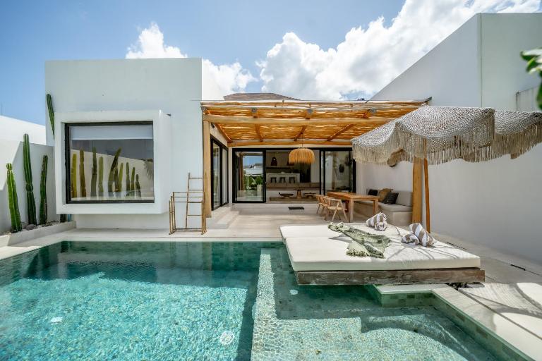 Villa Rosado Canggu - B&B Tambakboyo