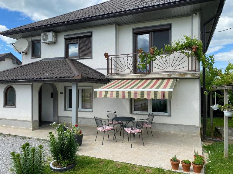 Kuća za odmor Tarik - B&B Cazin