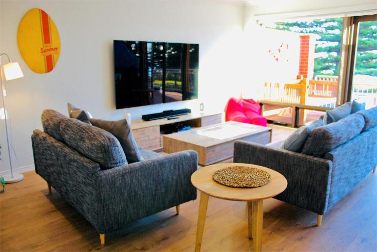 Vista Victor Harbor Beachfront Apartment No 4 - Bed and Breakfast Victor Harbor