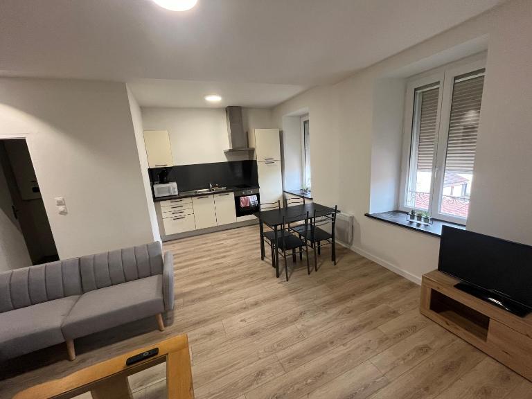 Appartement centre-ville de Lure droit - B&B Lure