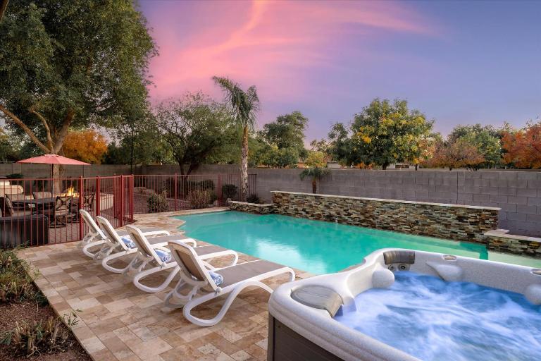 Movie Theater Pool Arcade Fire Pit - Chambres d'hôtes Glendale