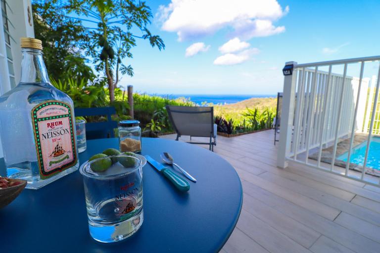 Studio Chez Anna - vue mer et piscine - B&B Le Carbet