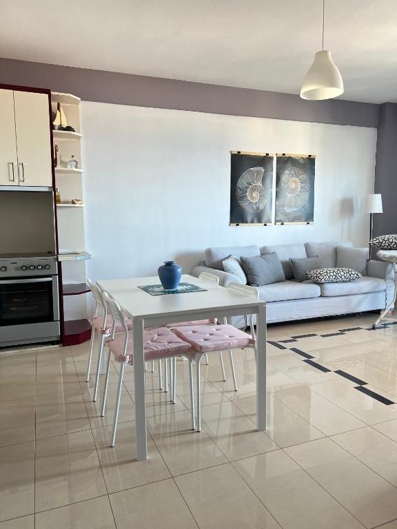 GEM Seaview Apartments Sarande- Home by the sea - B&B Saranda