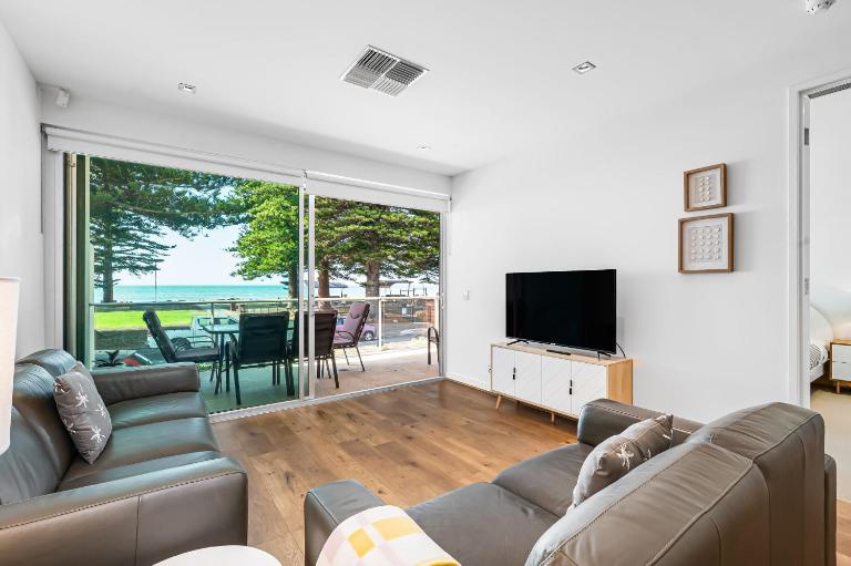 Luxury Breeze Beachfront Apartment - B&B Victor Harbor
