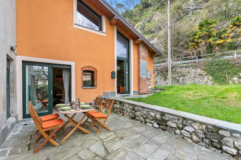 La Maison Du Lac 50 meters from Lake - Happy Rentals - Ferienwohnung Monvalle