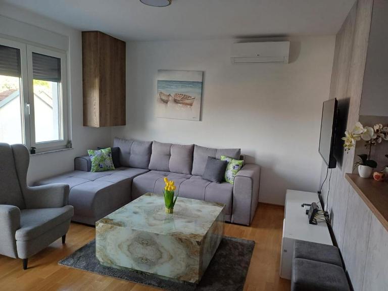 Apartman ARISTEA - Chambres d'hôtes Aranđelovac