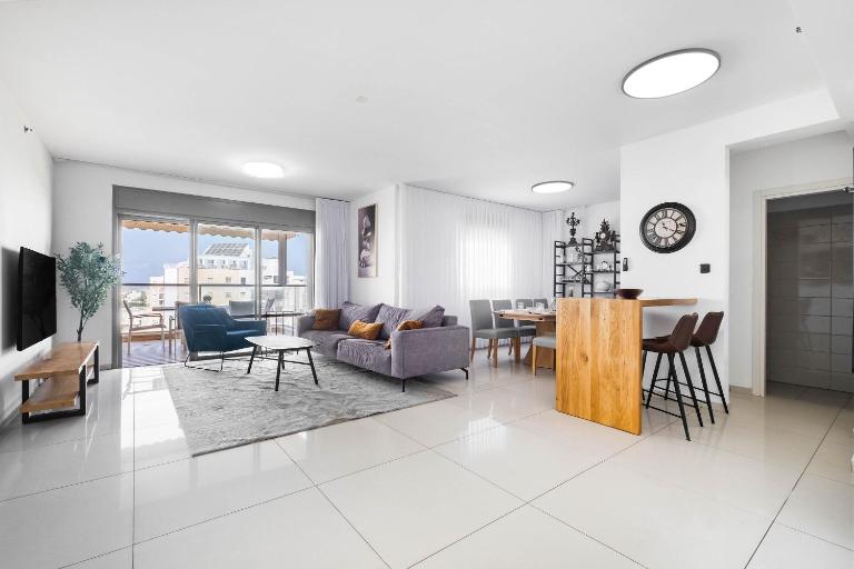 Ashdod Luxe Escape – Spacious, Stylish, with Mamád - Ferienwohnung Aschdod
