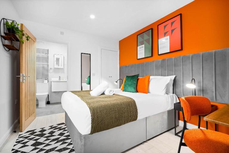 Modern 3 Bedroom Apartment - Terrace - Near City Centre - WiFi - Smart TV 1MR - B&B Birmingham