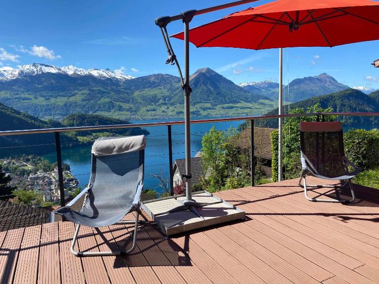 Cozy House above Lake Lucerne in car-free Vitznau Mittlerschwanden at Mount Rigi railway - Chambres d'hôtes Vitznau