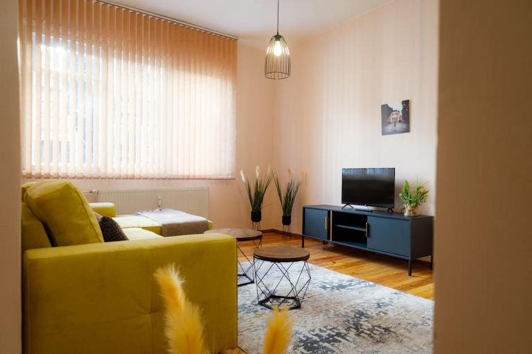 A gem in the heart of Sofia 1BDR str Slavyanska by Top Kvartiri Ltd - B&B Sofia