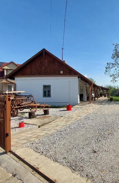 Trinity Vendégház Abádszalók - B&B Abádszalók