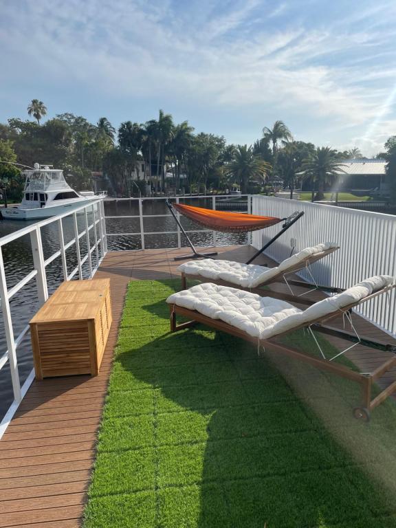 Unique Houseboat Modern and New - B&B Fort Lauderdale