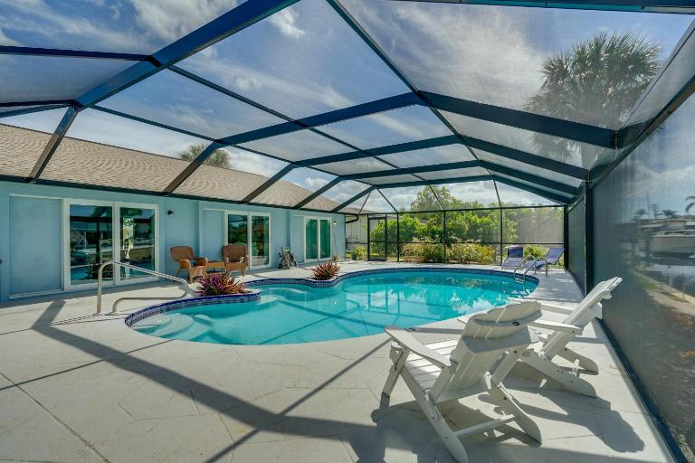 Swim, Fish & Boat: Beachy Home in Cape Coral! - B&B Cape Coral