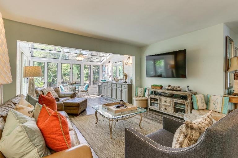 Modern Hilton Head Retreat: Walk to Beach & Golf! - B&B Hilton Head