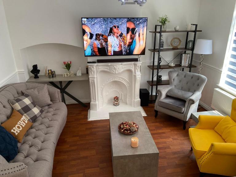 2 Bedroom Home Near Tube Station Easy London Access Peeams Abode - B&B Dagenham