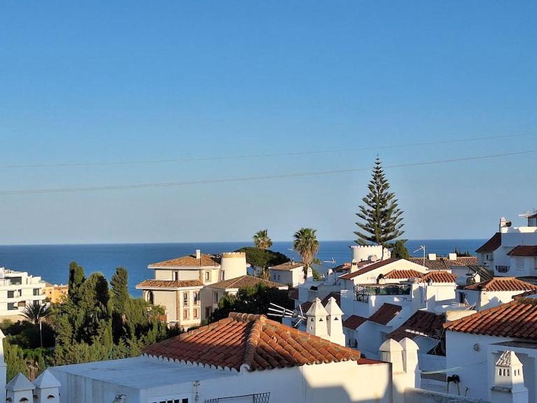 Řadový dům u moře, 20 minut od letiště, bazén - B&B Fuengirola