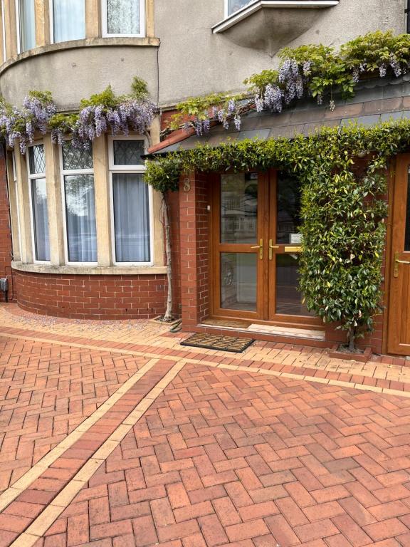 On The Common - B&B Cardiff