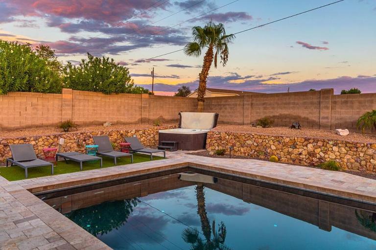 Pool Spa Fire Pit Pets Ensuite Bathrooms - B&B Lake Havasu City