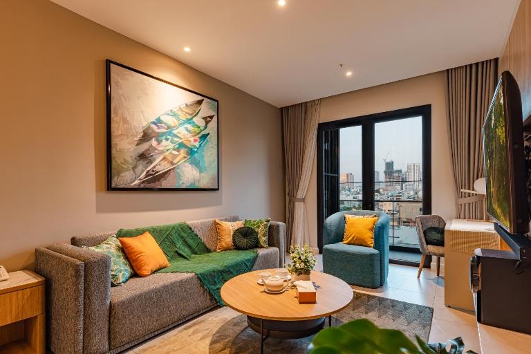 Luxury 2 or 3BR Apartment in Dist 1, Pool and airport pickup - Bed and Breakfast Ho Chi Minhstad