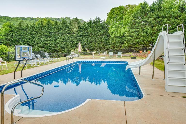 Pet-Friendly Georgia Home w/ Pool Access! - Ferienwohnung Cleveland