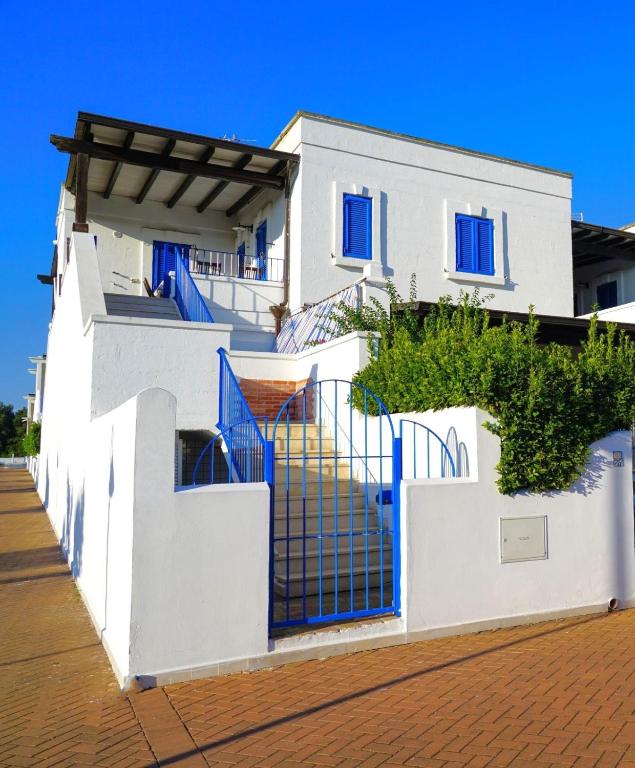 Villino Brezza di Mare Vacation Home - B&B Torre Lapillo