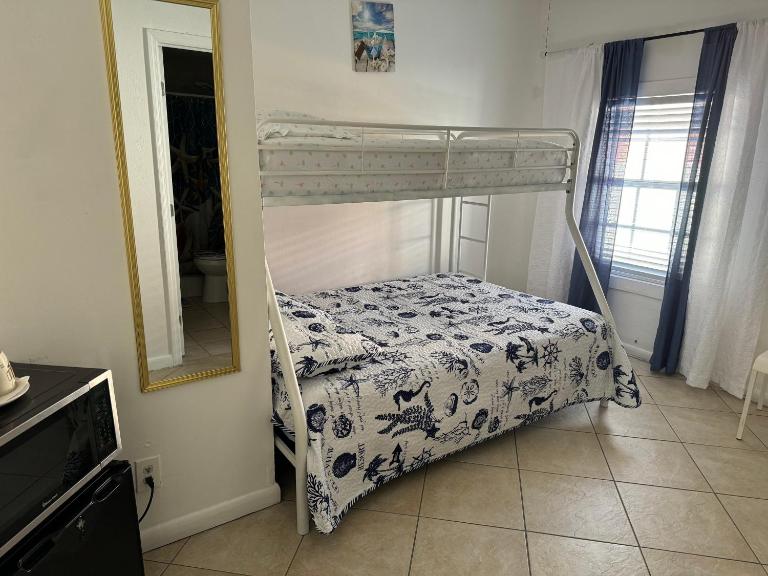 B2 Best Value on Private Bedroom with Private Bathroom in Little Havana, Miami - B&B Miami