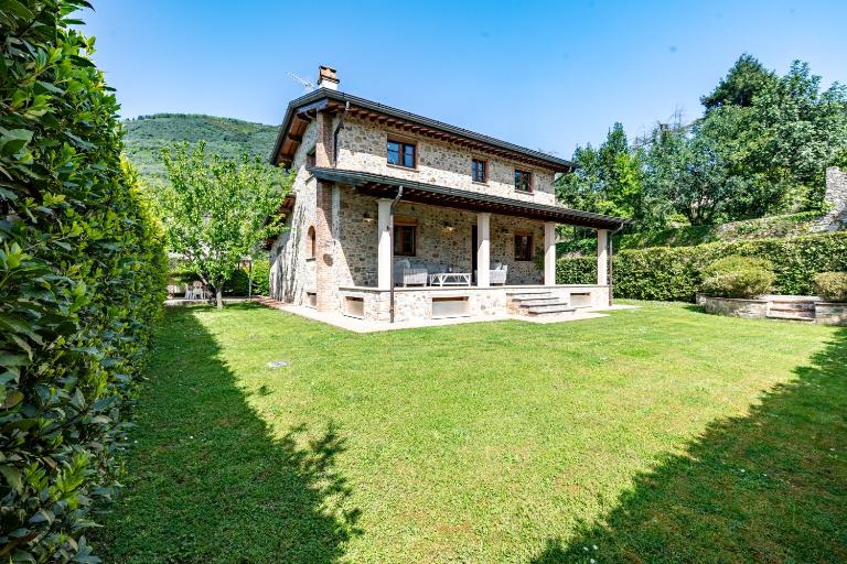 Villa Vittoriano - Surrounded By Nature - Happy Rentals - Chambres d'hôtes Camaiore