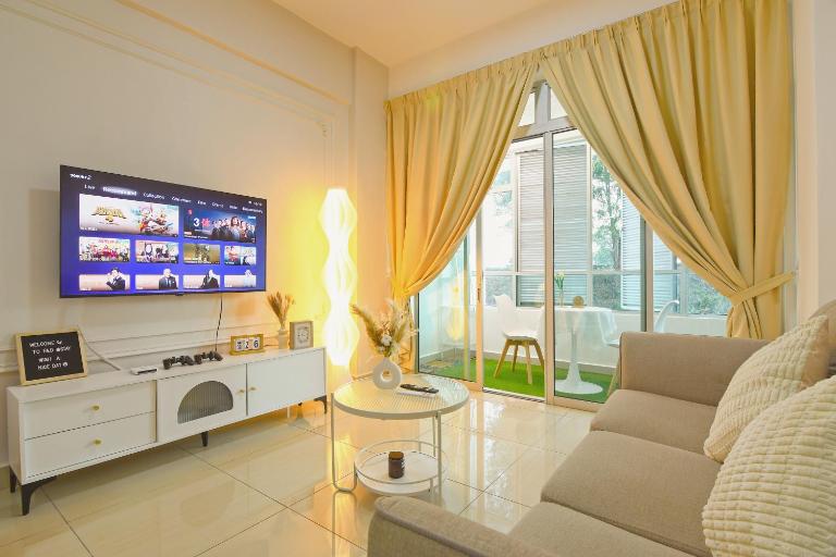 Mount Austin Midori 2-8 PAX Free - B&B Johor Bahru