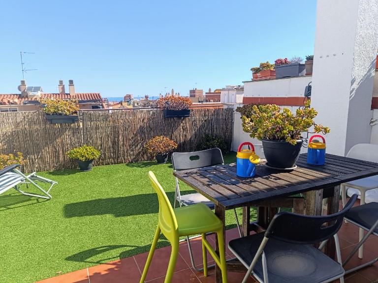 Precioso Dúplex con terraza a 5 minutos playa y 20 minutos de Barcelona - B&B Premià de Mar