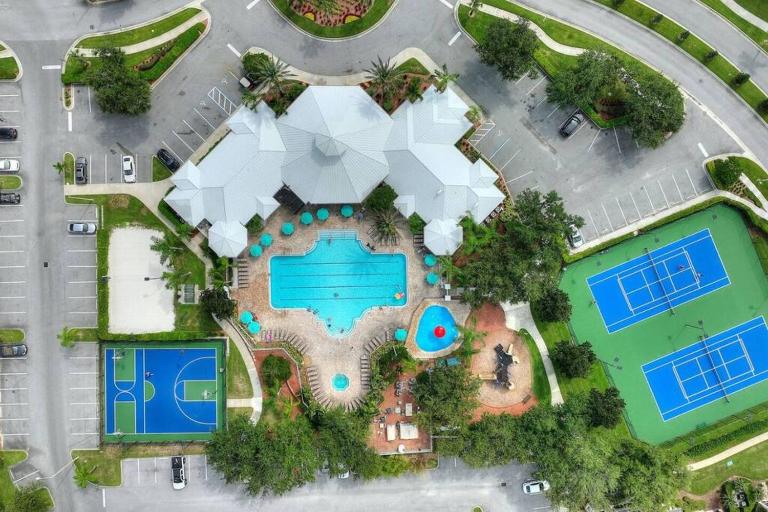 Vacation Fantasia - Mins to Disney - Pool & Hot Tub - B&B Kissimmee