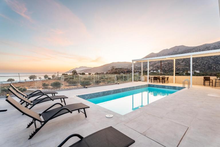 Zoe' Sense Seaside Pool Villa - B&B Keratókambos