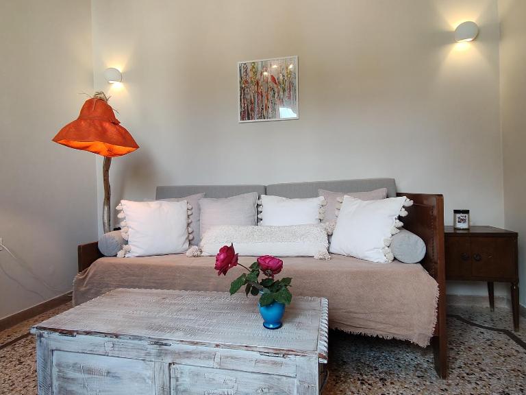 Mid century character house in Argostoli - Chambres d'hôtes Argostoli