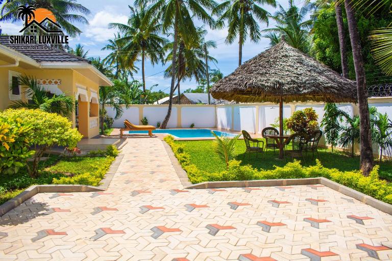 Shikari Luxville - B&B Vipingo
