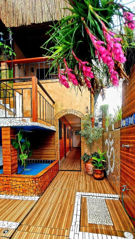 Pousada Casa das Flores Camburi - B&B Cambará
