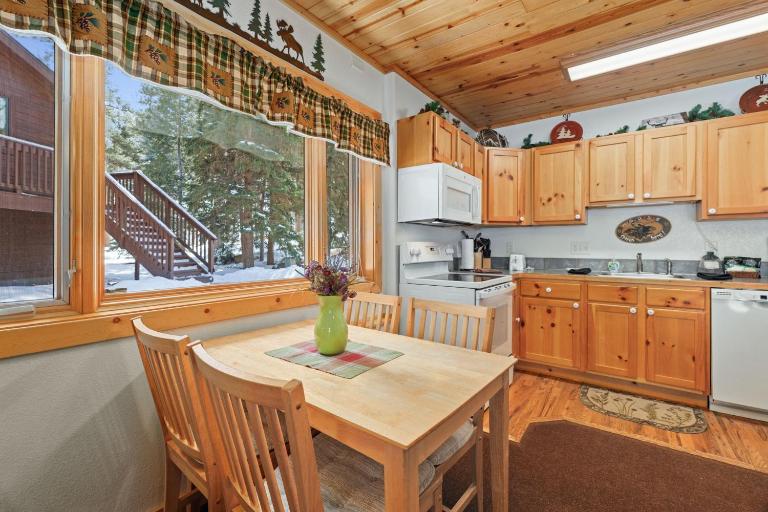 Bugle Pointe B18 by Estes Park Condos - Bed and Breakfast Estes Park