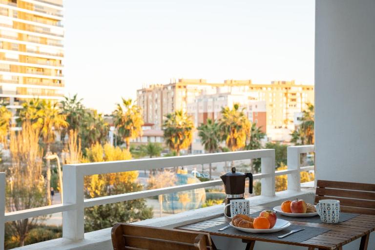 Apartamento Torre Cervantes, moderno, luminoso, a 5 min de la Playa - B&B Almería