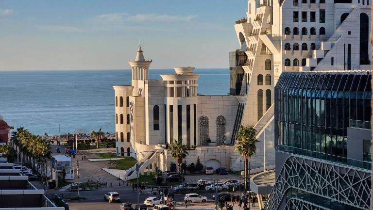 Sea View Apartment near Grand Mall - Chambres d'hôtes Batoumi
