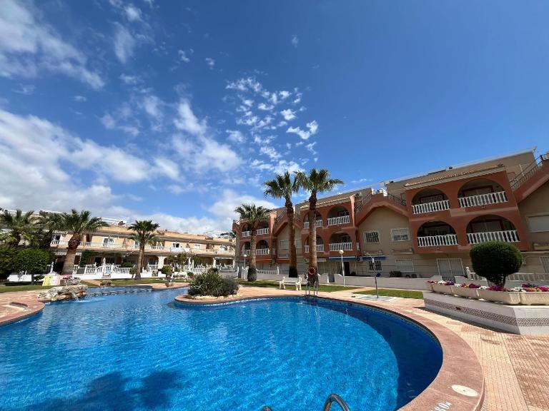 Holidoo Travel "El Divino 99" - B&B Los Alcázares