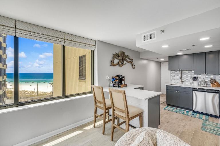 Newly Completely Renovated Beach Condo at Sunbird Resort! Free Beach Chair and Umbrella Service! by Dolce Vita Getaways! - Ferienwohnung Panama City Beach